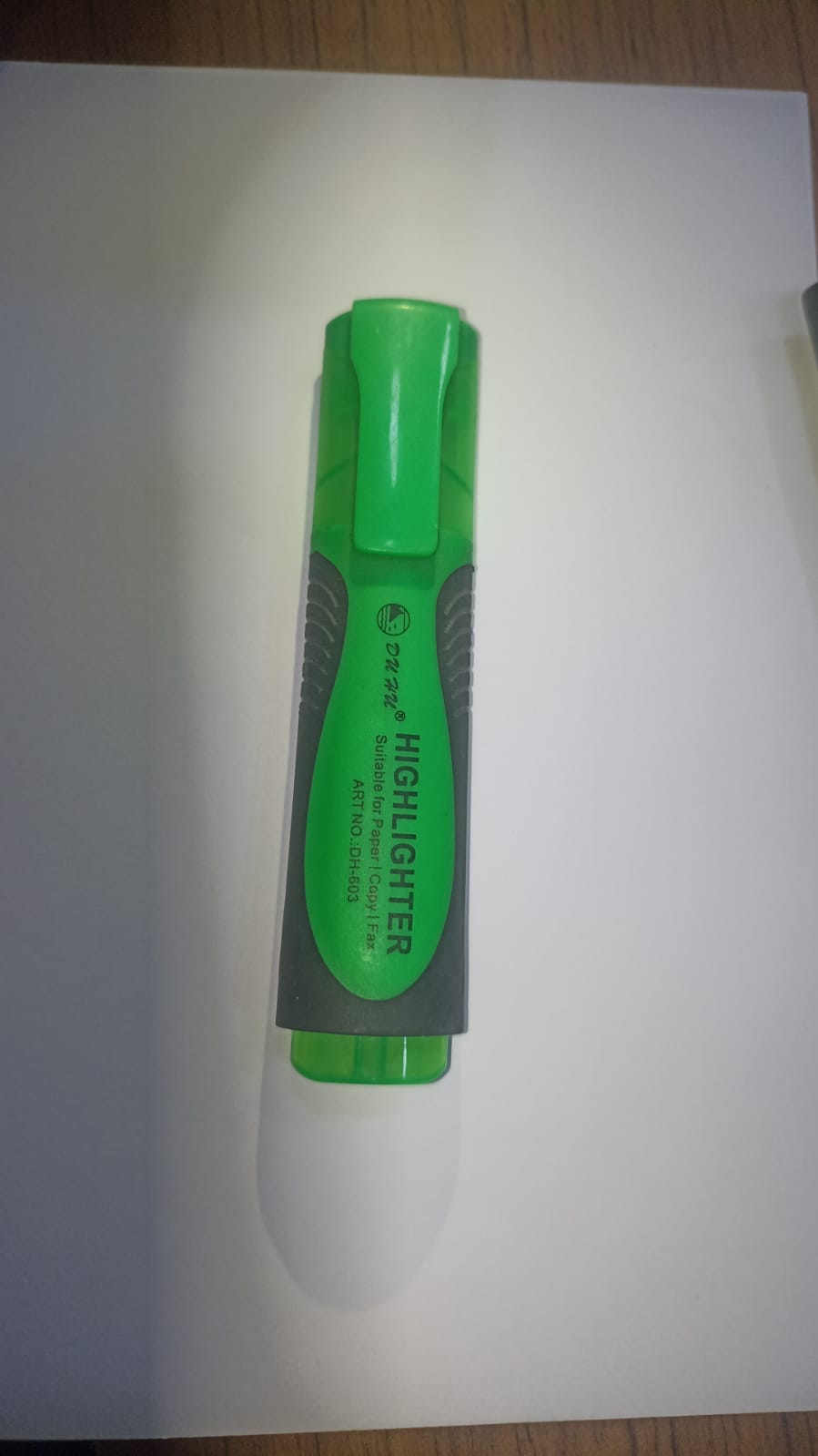 Fluorescent highlighter
